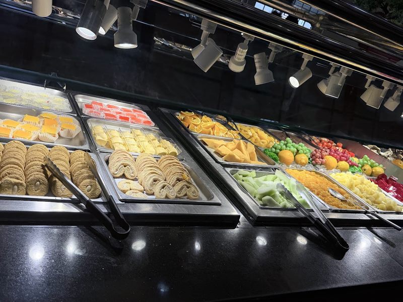 Shinju Japanese Buffet food